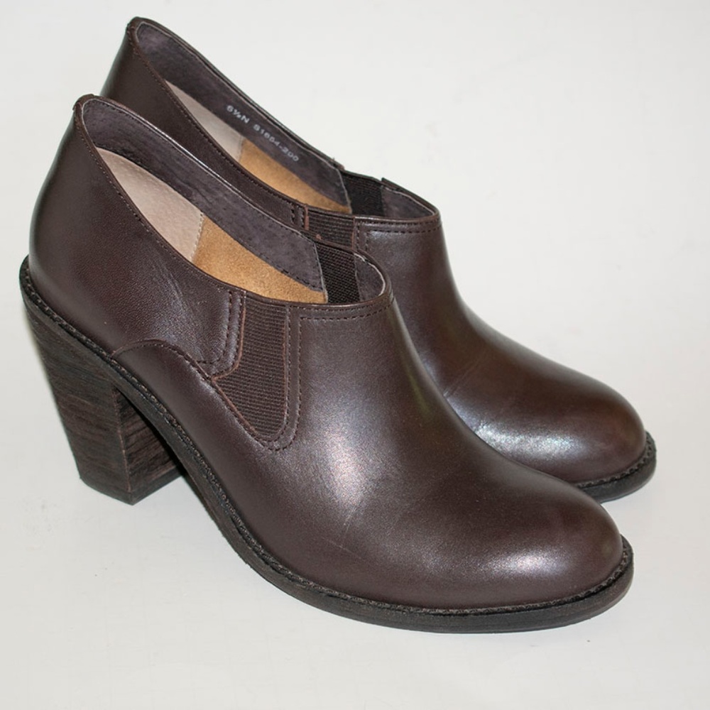 SoftWalk Fargo Low Rider Booties Brown Leather